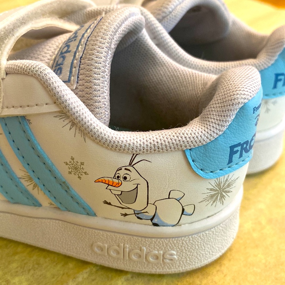 Adidas GRAND COURT little kids 7 blue and white Disney  FROZEN 2 sneakers ❄️Olaf